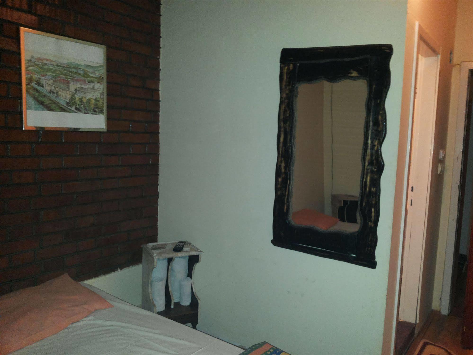 Hotel Vuk 斯科普里 外观 照片